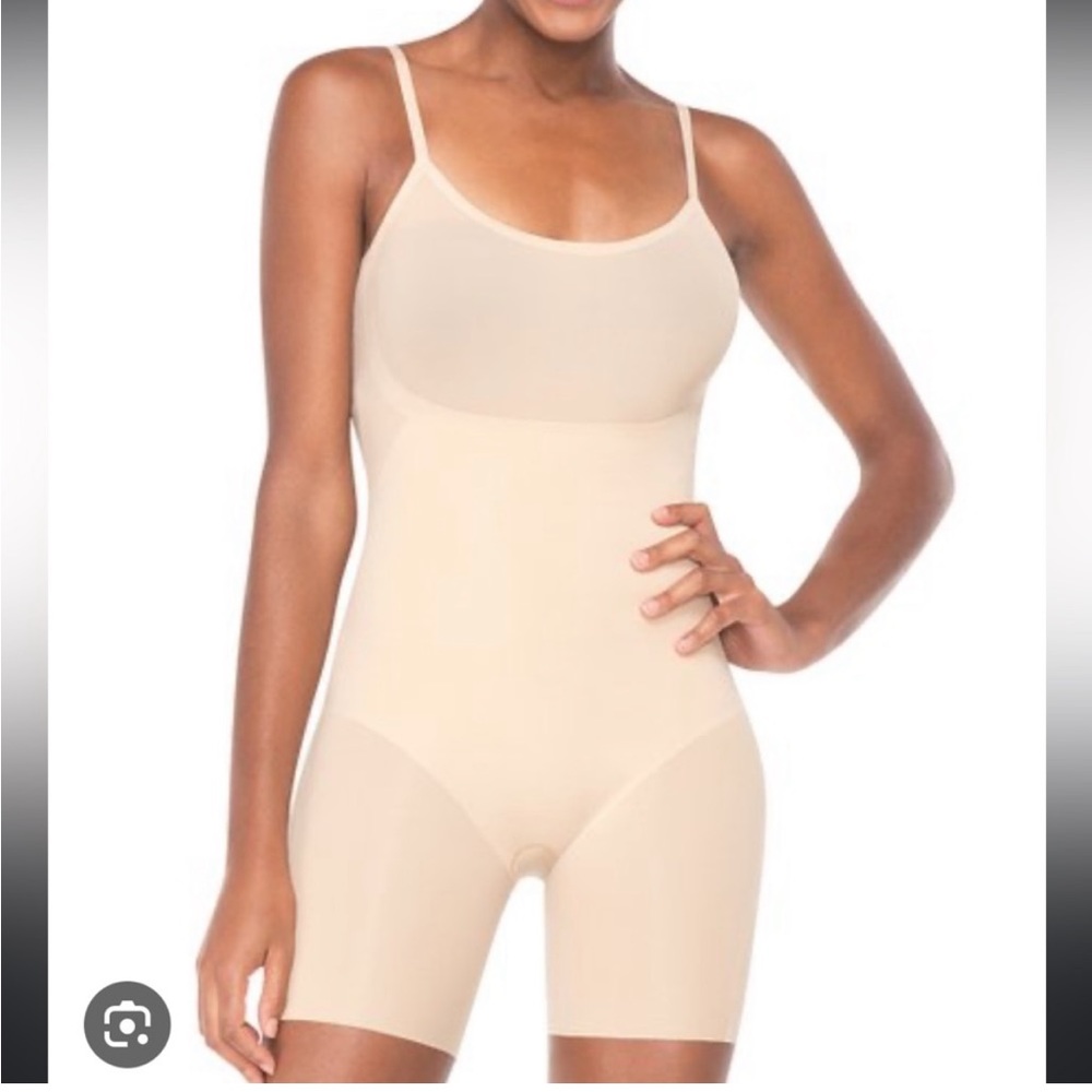 Spanx “Trust Your Thinstincts” Mid-thigh bodysuit, Medium